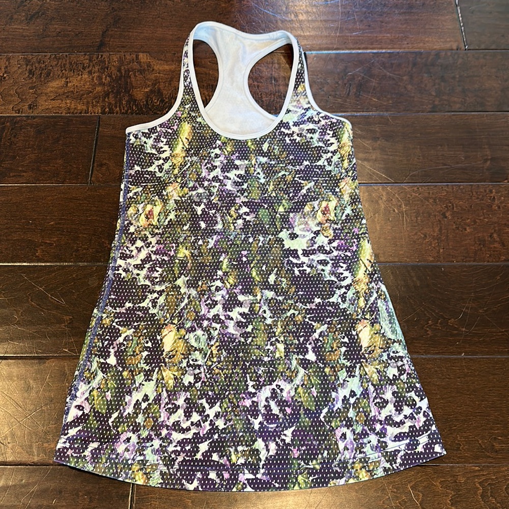 Size 4 or 6 Lulu long tank